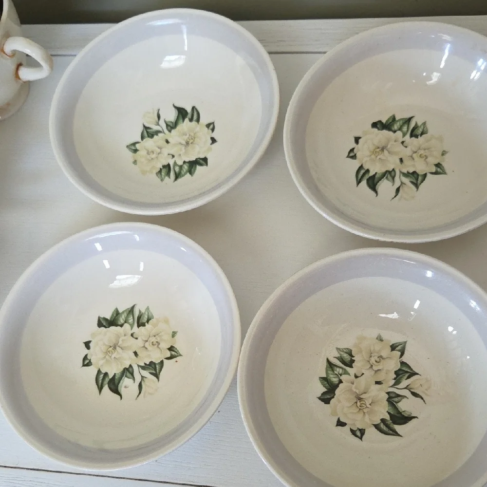 Vintage 1940's Homer Laughlin Nautilus 10   fruit or dessert bowl